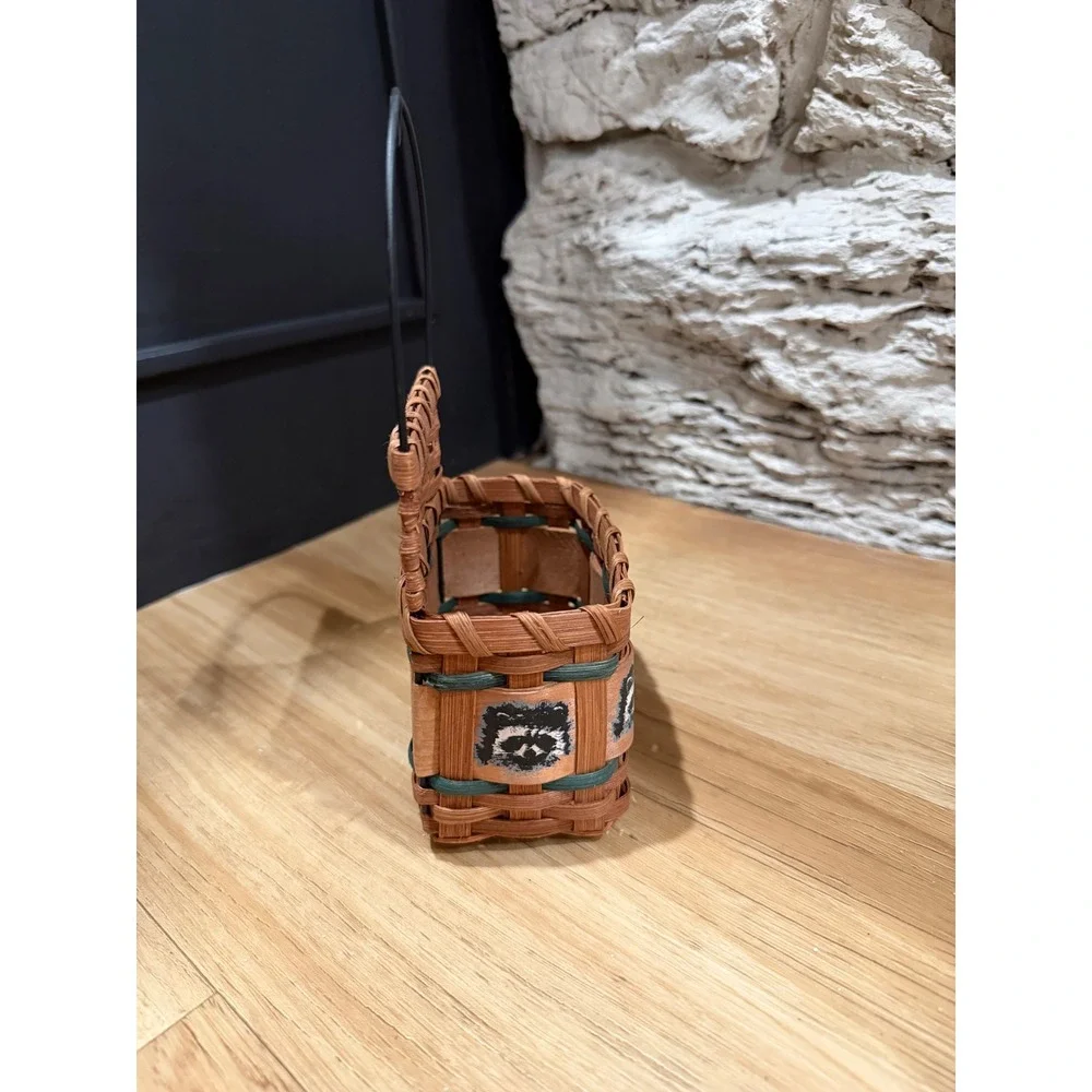 N/A woven wood
